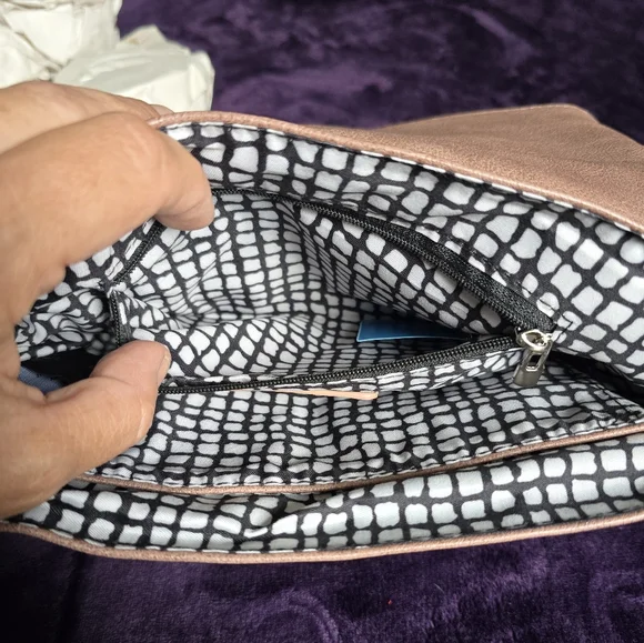 Moda Luxe Easy Foldover Crossbody - Picture 7 of 15